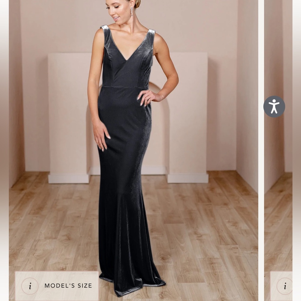 Revelry Dakota Velvet dress 😍